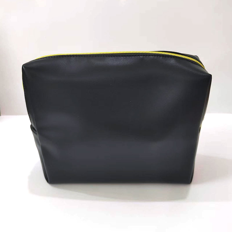 Bolso negro con cremallera de PU